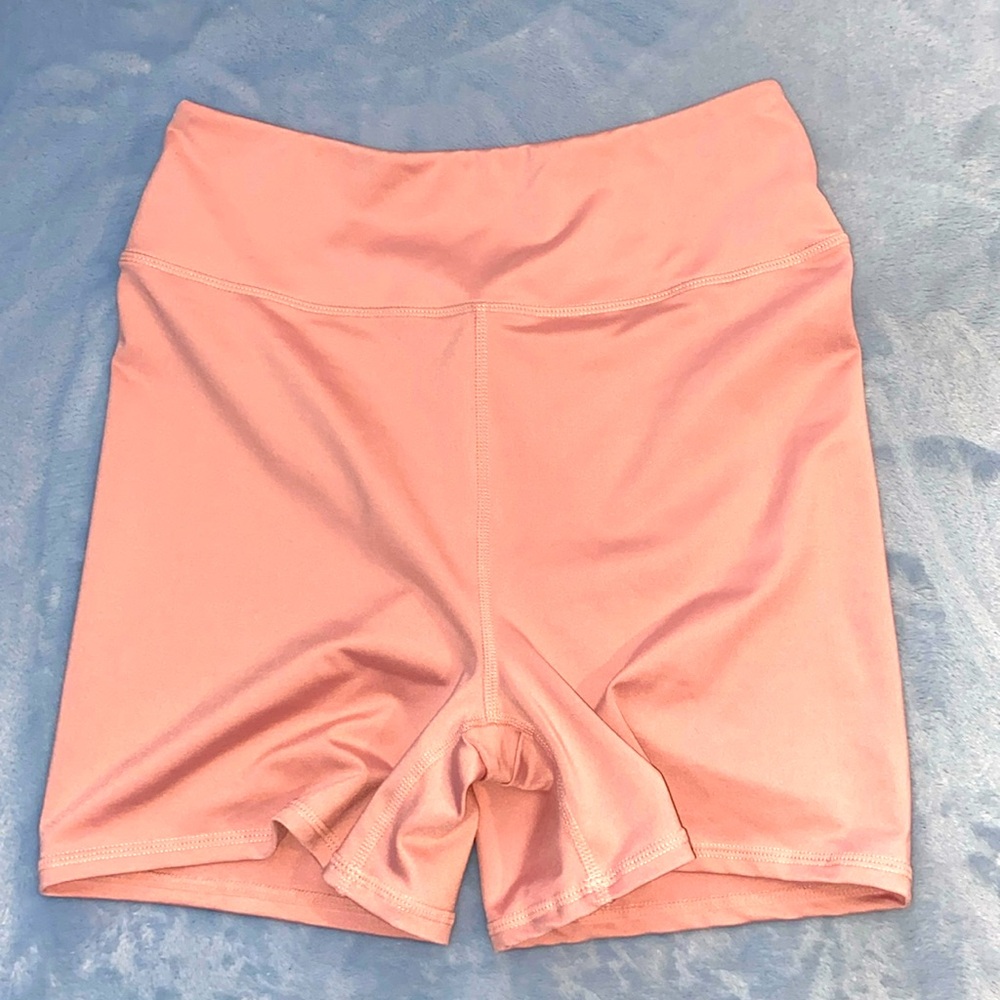 Sommer Ray Pale pink biker workout shorts. Scrunch booty. Like new. Large